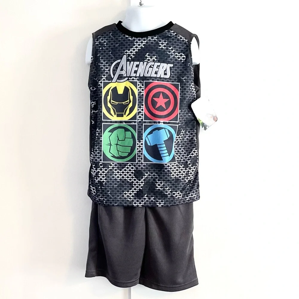 🆕Boy’s Marvel Avengers Shirt/Shorts Set Size 6
